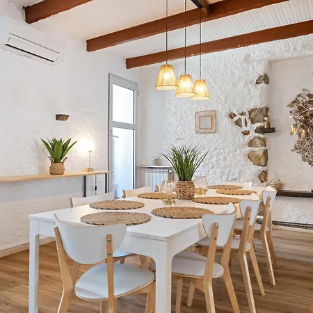 Holiday home Maison De Familiale, 5 Chambres, Terrasse, A 20 Minutes Du Centre Nice